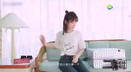 明星广告_明星翻包_毛晓彤翻包